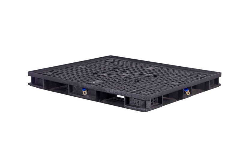 Black plastic pallet with a flat top surface and open grid pattern, shown on a white background.