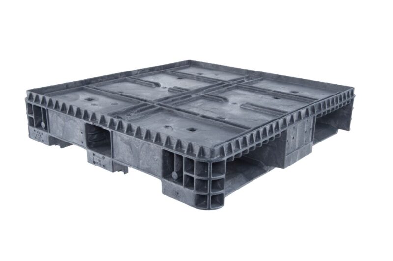 A 30 x 32 CIISF plastic pallet on a white background.